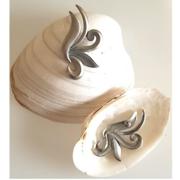 RARE Vintage Silvertone Earrings by Jonette - Picture 5 of 9